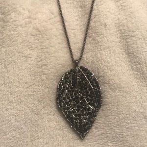 Women’s long feather necklace